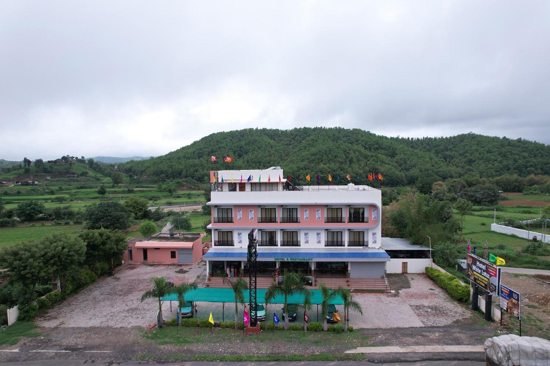 Hotel White Lotus Dungarpur Buitenkant foto