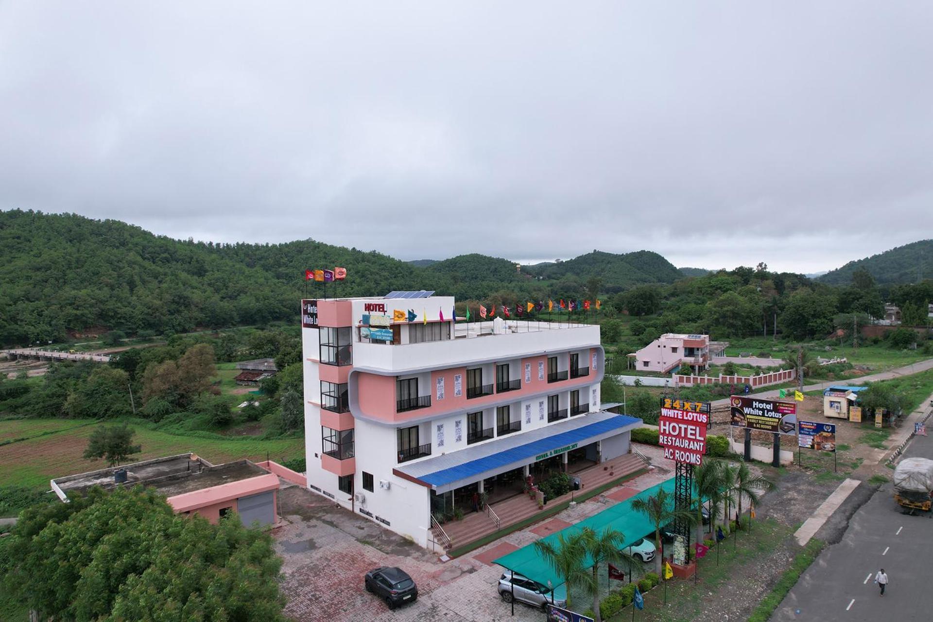 Hotel White Lotus Dungarpur Buitenkant foto